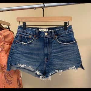 Abercrombie & Fitch the mom short highrise